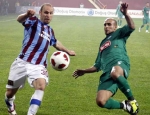 SPOR TOTO SÜPER LÝG\'ÝN 27. HAFTASINDA KENDÝ SAHA VE SEYÝRCÝSÝ ÖNÜNDE KONYASPOR\'U KONUK EDEN TRABZONSPOR KARÞILAÞMANIN ÝLK YARISINDA RAKÝBÝNÝ UMUT BULUT\'UN ATTIÐI GOLLE 1-0 ÖNDE KAPADI. UMUT, ATTIÐI GOLLE KARÝYERÝNDEKÝ 100 GOLÜNÜ ATARAK YÜZLER KULÜBÜNE GÝRDÝ. (GÖKMEN ÞAHÝN/TRABZON-ÝHA)